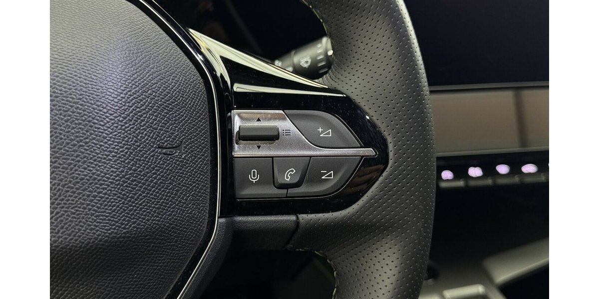 Peugeot 408 GT 225 Plug in Hybrid 360° Cam FULL LED 53.882 km 25.740 &euro; Lich 35423