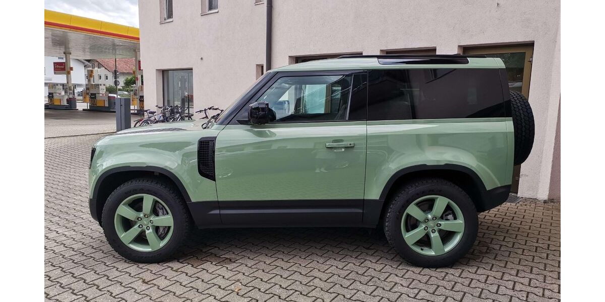 Land Rover Defender 4.300 km 87.851 &euro; Rosenheim 83024