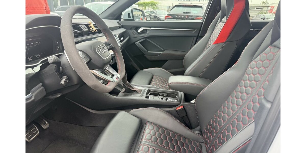 Audi RS Q3 2.5 TFSI quattro/Neuwertig 24.989 km 49.890 &euro; Frankfurt 60386