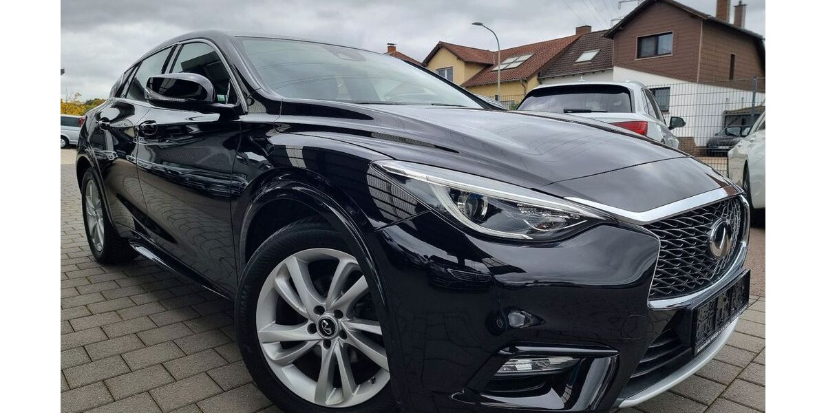 INFINITI Q30 115.752 km 12.480 &euro; Nalbach 66809
