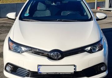 Toyota Auris 80.100 km 12.990 &euro; Riesa 01587