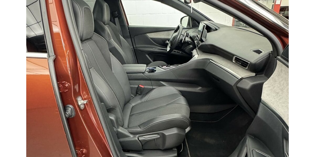 Peugeot 5008 GT 130 BlueHDi 1.Hand Panorama 7 Sitze 29.300 km 27.590 &euro; Lich 35423