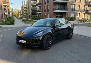 Tesla Model Y 21.000 km 39.900 &euro; Köln 50676
