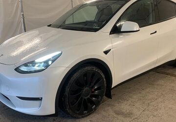 Tesla Model Y 113.675 km 29.980 &euro; Steinbach-Hallenberg OT Herges-Hallenberg 98587