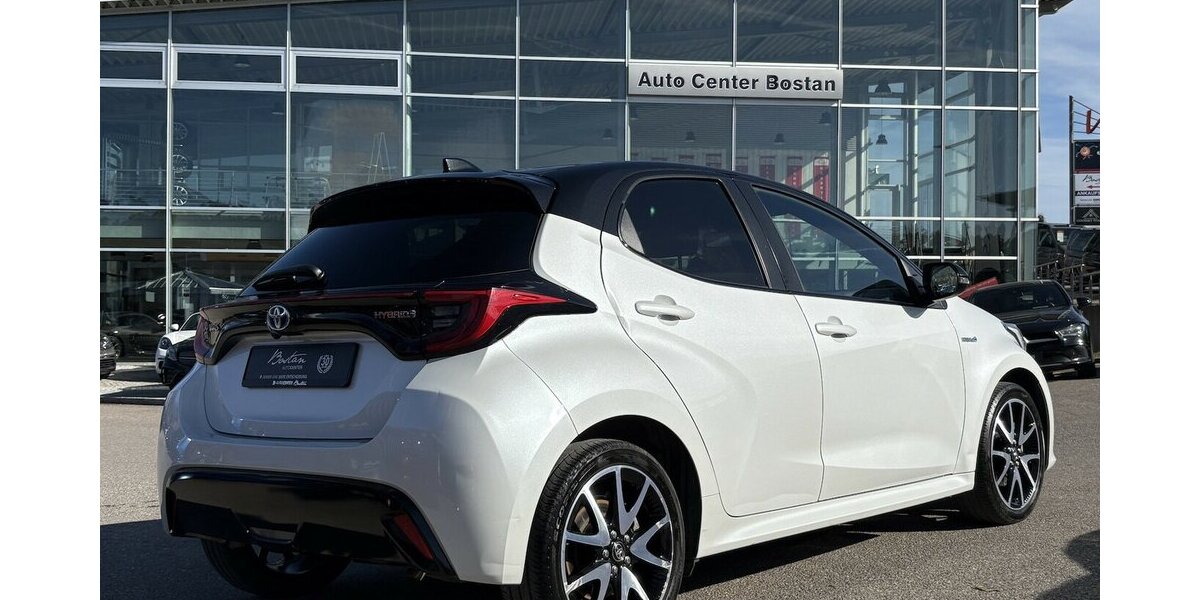 Toyota Yaris 1.5 Hybrid Black&White DAB/KAMERA/1.HAND 29.792 km 19.900 &euro; Villingen-Schwenningen 78054