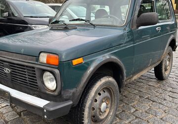 Lada Niva 118.755 km 2.880 &euro; Haßfurt 97437