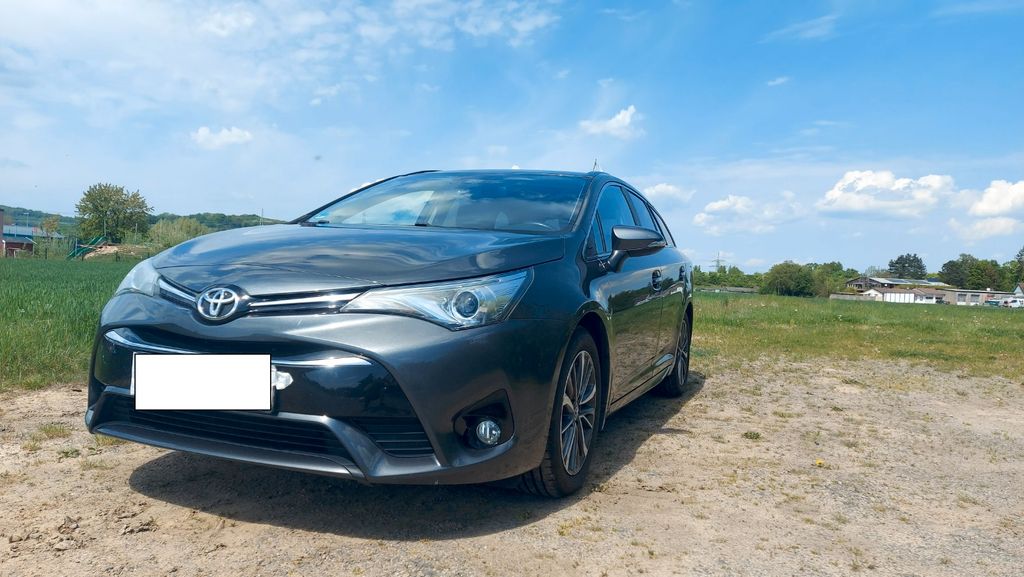 Toyota Avensis 111.000 km 14.100 &euro; Göttingen 37079