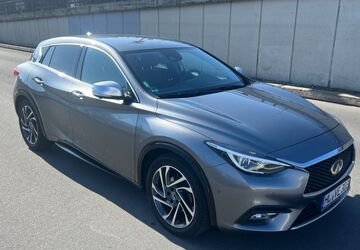 INFINITI Q30 165.972 km 12.900 &euro; Berlin 10627