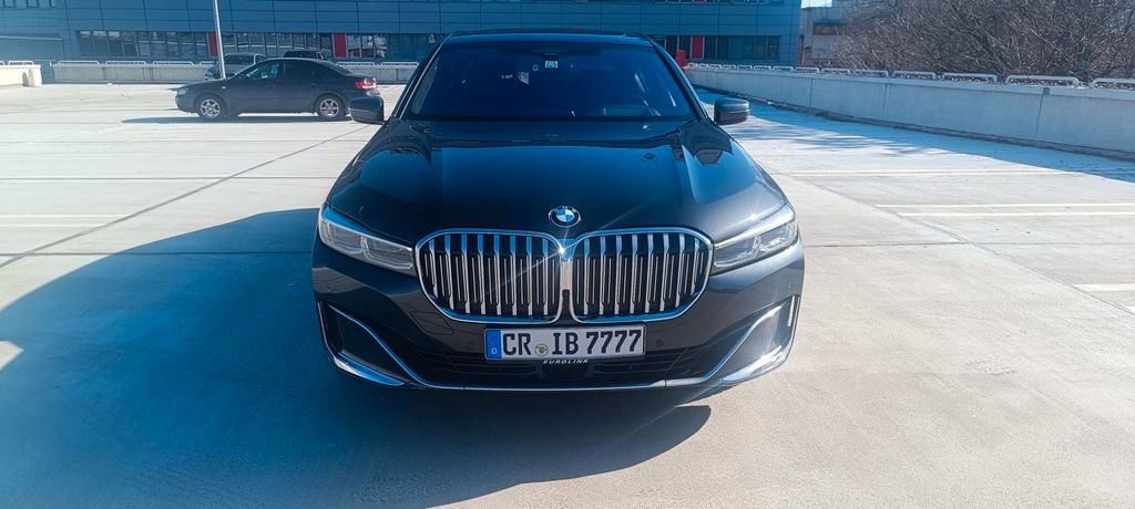BMW 750 83.000 km 57.500 &euro; Düsseldorf 40474