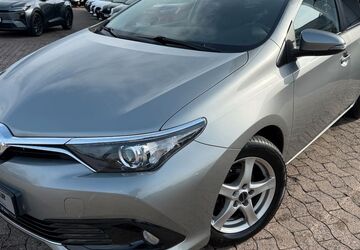 Toyota Auris 77.600 km 12.990 &euro; Hildesheim 31137