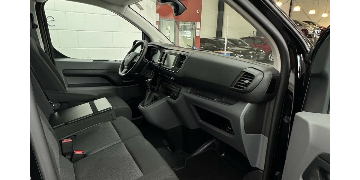 Opel Vivaro Cargo 1.5 D Edition M 1.Hand Sitzhzg 9.900 km 22.650 &euro; Lich 35423