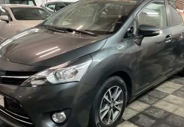 Toyota Verso 82.000 km 13.950 &euro; Hamburg 22087