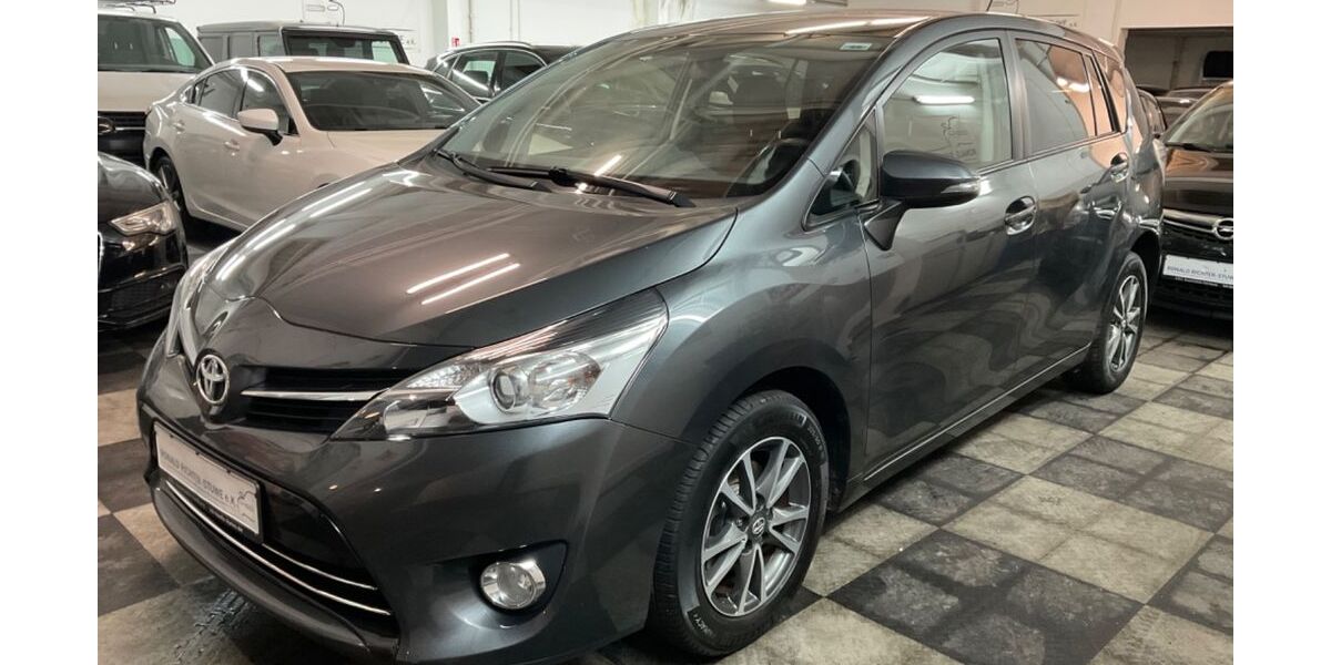 Toyota Verso 82.000 km 13.950 &euro; Hamburg 22087