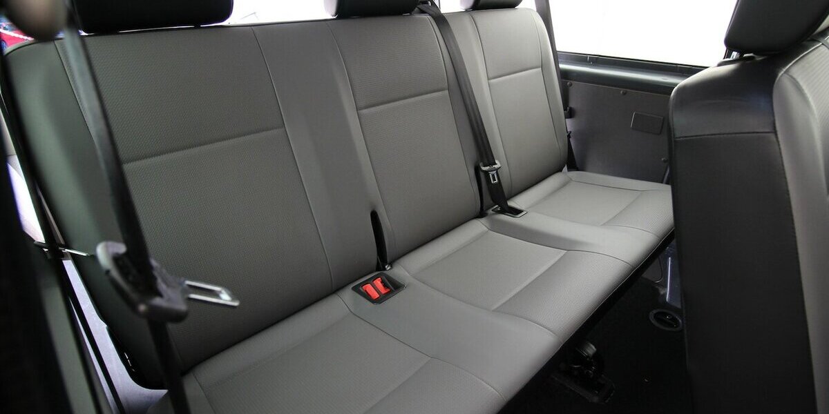 VW T6.1 Transporter Kombi lang 2.0 TDI 9-SITZER+AHK 146.949 km 28.900 &euro; Hagenow 19230