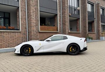 Ferrari 812 2.500 km 305.000 &euro; Köln 50733
