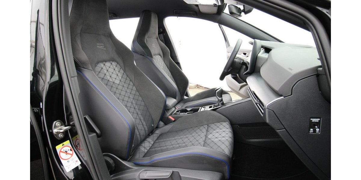 VW Golf VIII Variant 1.5 TSI R-Line LED+KAMERA+ACC 30.953 km 26.700 &euro; Hagenow 19230