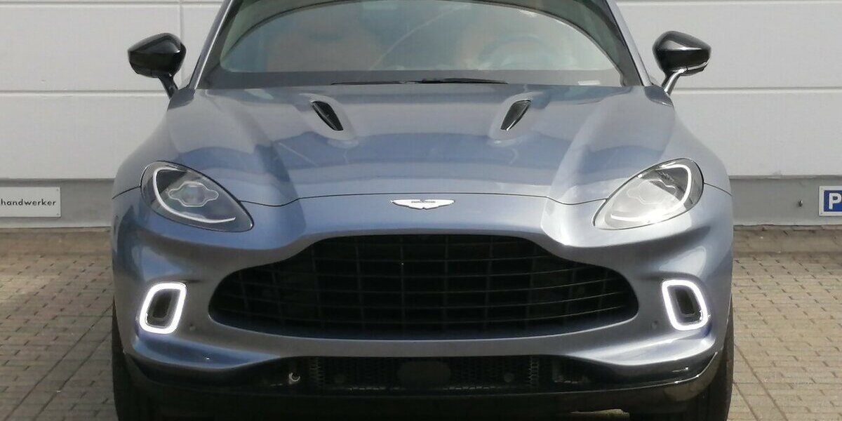 Aston Martin DBX Concours Blau Vollausstattung-6 800 KM- 6.800 km 149.998 &euro; Landau 76829