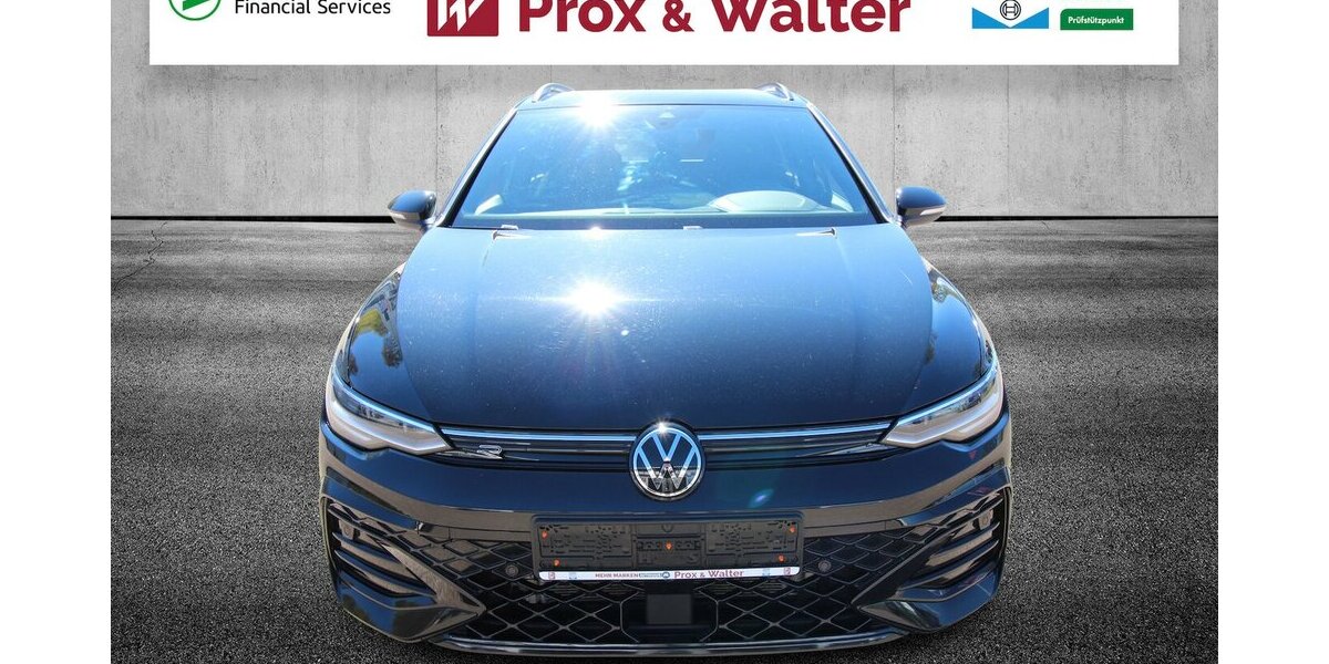 VW Golf VIII Variant 1.5 TSI R-Line LED+KAMERA+ACC 32.175 km 26.600 &euro; Hagenow 19230