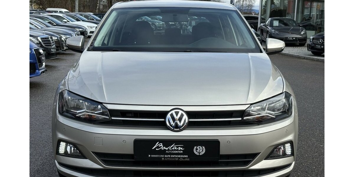 VW Polo VI 1.0 TSI Comfortline PDC/SHZ/ISOFIX/TOUCH 102.216 km 11.900 &euro; Villingen-Schwenningen 78054