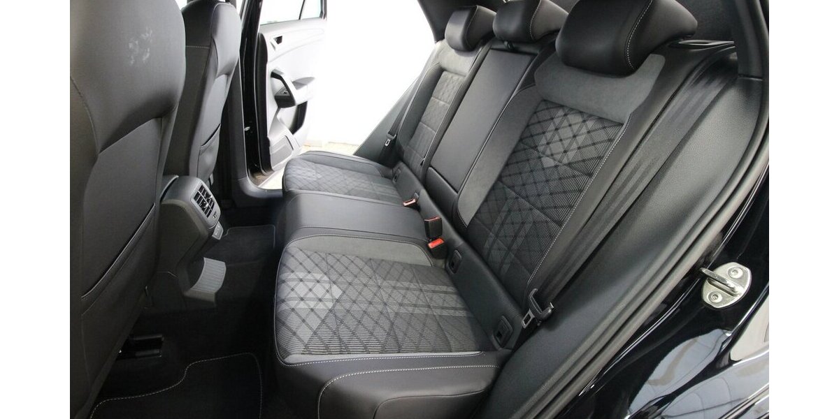 VW T-Roc TSI R-Line LED+ACC+SITZHEIZUNG 24.085 km 24.900 &euro; Hagenow 19230