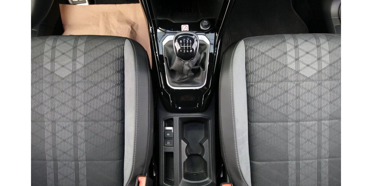 VW T-Roc TSI R-Line LED+ACC+SITZHEIZUNG 24.085 km 24.900 &euro; Hagenow 19230