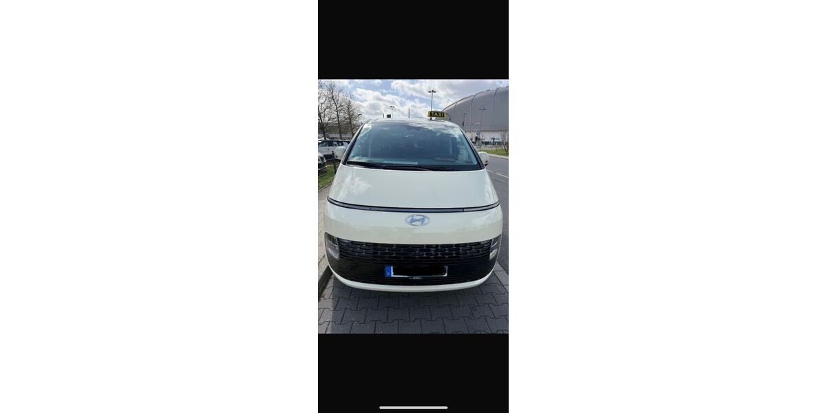Hyundai STARIA 99.000 km 31.999 &euro; Düsseldorf 40227