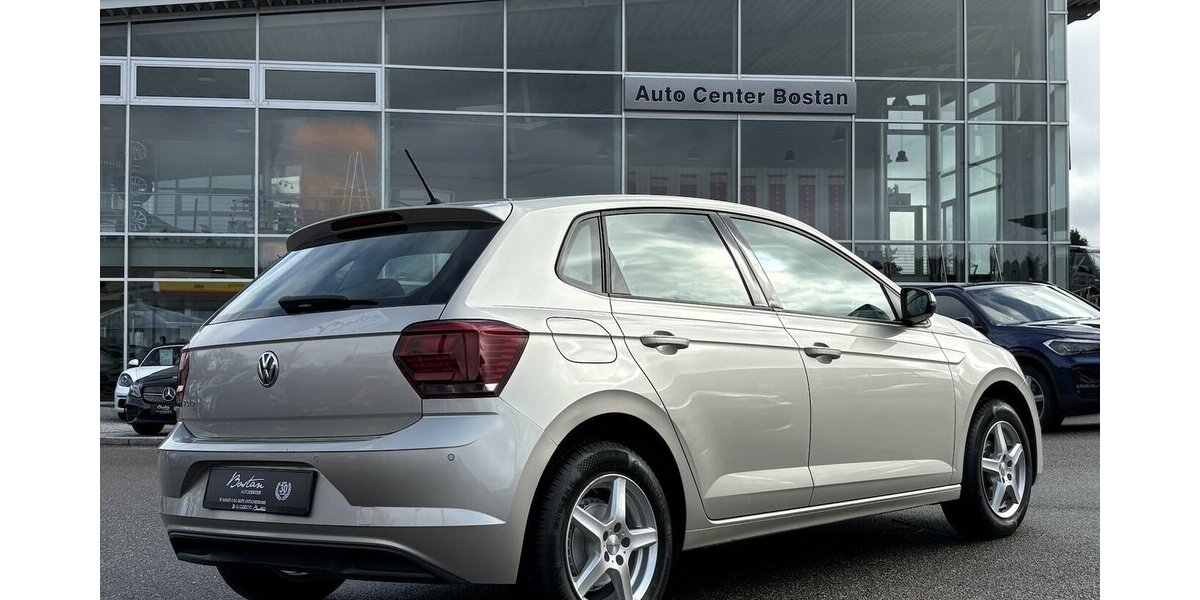 VW Polo VI 1.0 TSI Comfortline PDC/SHZ/ISOFIX/TOUCH 102.216 km 11.900 &euro; Villingen-Schwenningen 78054