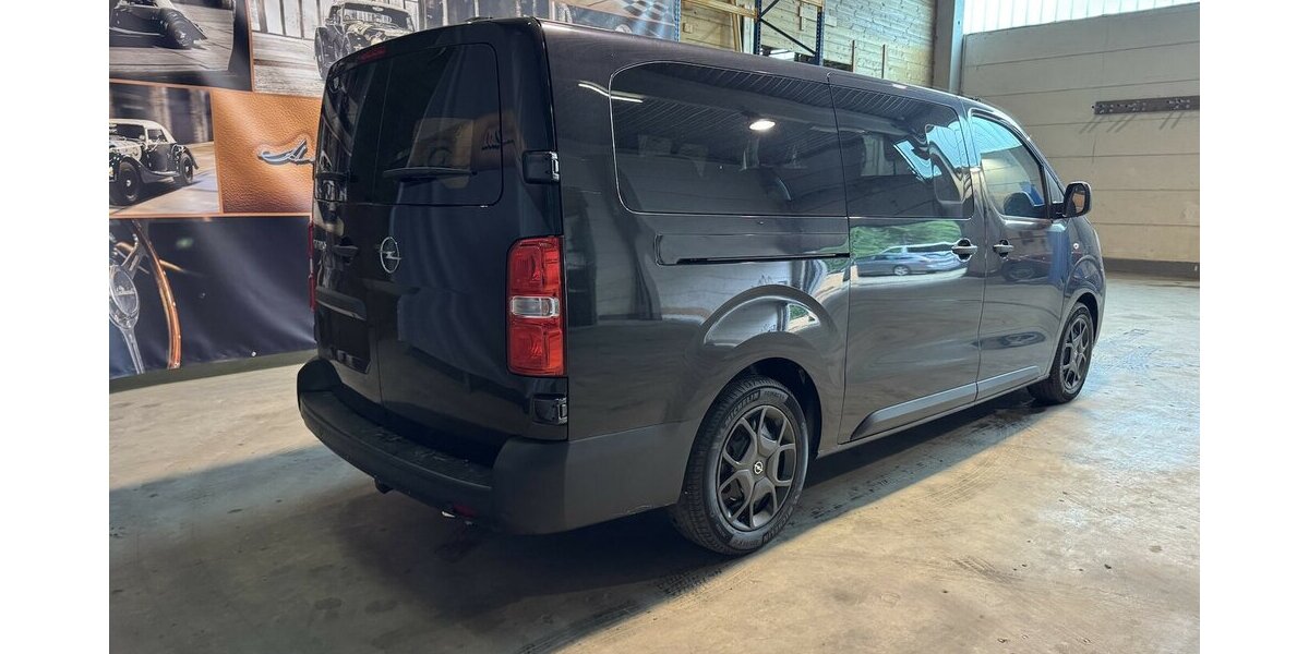 Opel Vivaro XL Extra long 9-Sitzer Klimaautom. AHK 9.900 km 35.999 &euro; Hamburg 22339