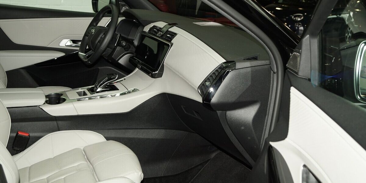 DS Automobiles DS7 Crossback 130 Blue Hdi EAT Opera DS IRIS 39.100 km 31.330 &euro; Lich 35423