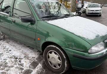 Mazda 121 69.000 km 1.580 &euro; Berlin 12109
