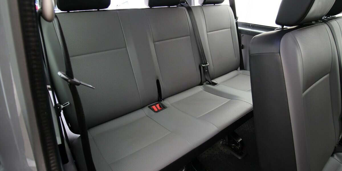 VW T6.1 Kombi lang 2.0 TDI 9-SITZER+2xKLIMA+PDC+AHK 161.457 km 27.900 &euro; Hagenow 19230