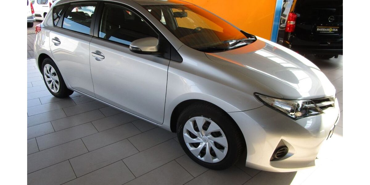 Toyota Auris 47.520 km 10.585 &euro; Artern 06556