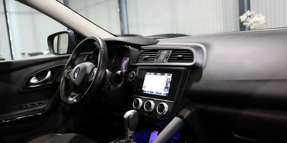 Renault Kadjar TCe 140 DELUXE / PANORAMA / LED-VISION 99.000 km 15.111 &euro; Hamm 59077