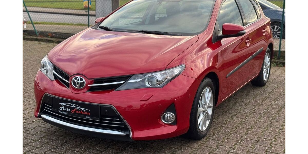 Toyota Auris 39.800 km 13.750 &euro; Jülich 52428