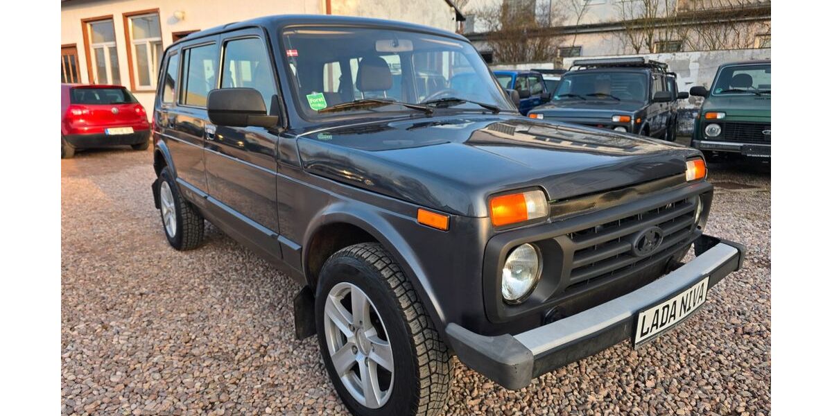 Lada Taiga 90.000 km 9.500 &euro; Waltershausen 99880