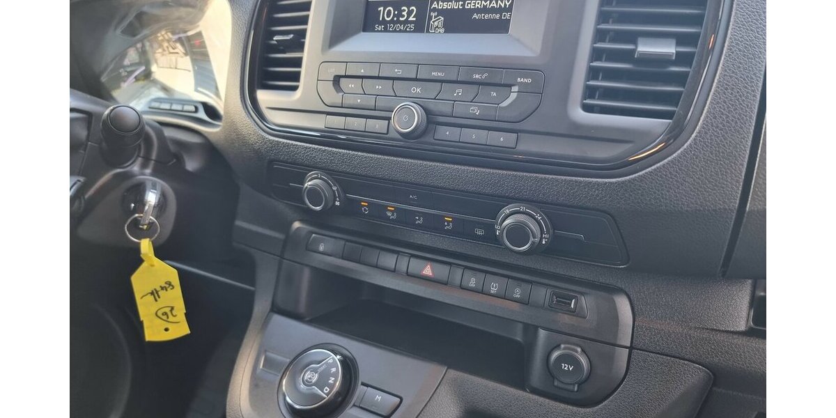 Opel Zafira Life Edition M Vivaro 9-Sitzer Automatik 84.300 km 28.500 &euro; Garrel 49681