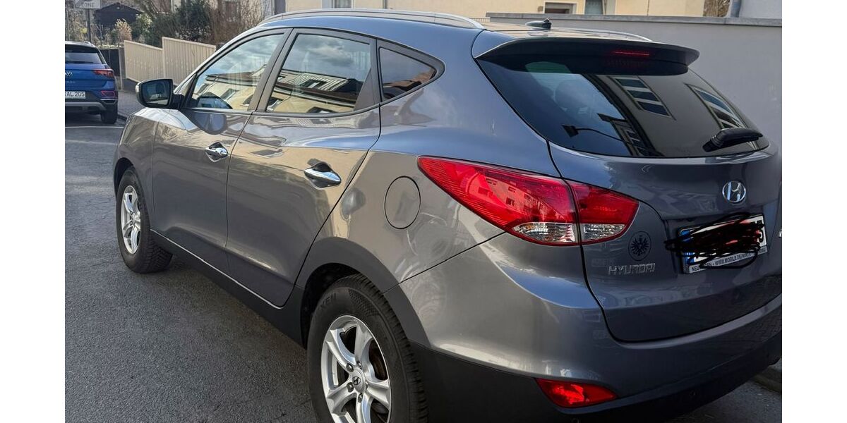 Hyundai ix35 60.800 km 8.900 &euro; Frankfurt am Main 60431