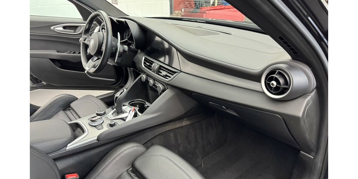 Alfa Romeo Giulia 2.2 D Q4 Veloce Leder Panoramadach 36.700 km 35.790 &euro; Lich 35423