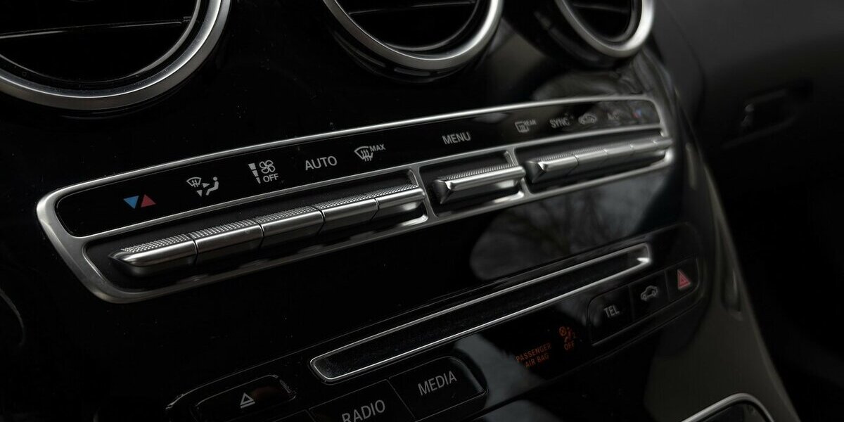 Mercedes-Benz C 220 D T BlueTec NAVI/PDC/SHZ/ACC/SPURHALTE/LED 99.900 km 17.900 &euro; Villingen-Schwenningen 78054