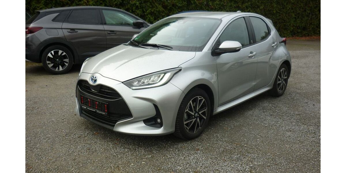 Toyota Yaris 2.765 km 19.990 &euro; Estenfeld bei Würzburg 97230