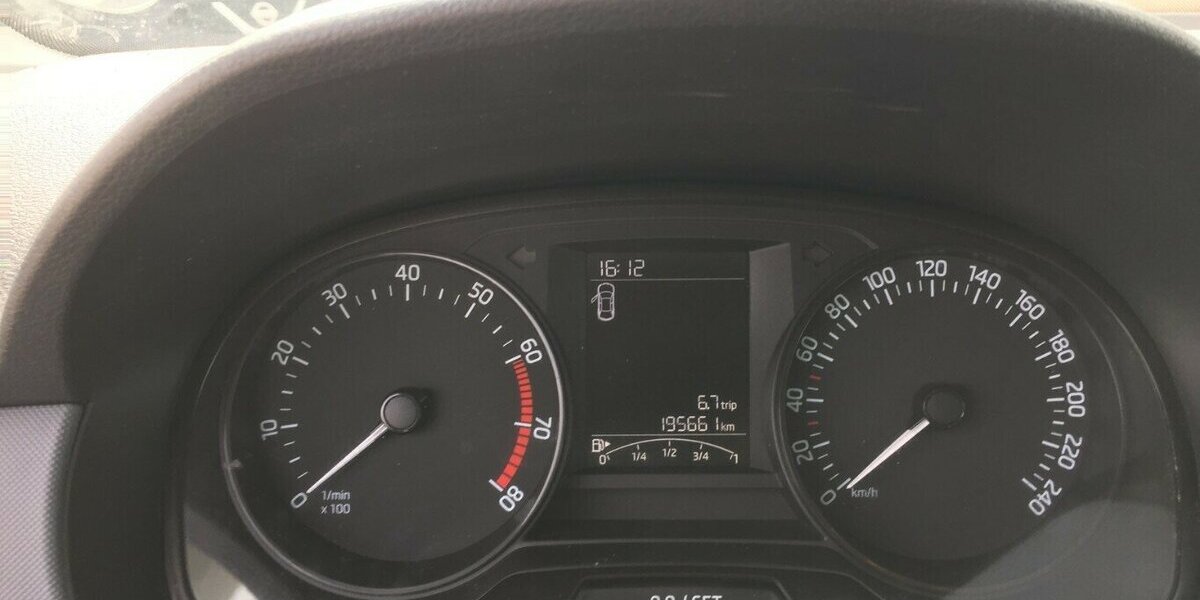 Skoda Fabia Kombi,Klima,8 Fach Bereift! Tüv Neu! 195.000 km 6.400 &euro; Himmelkron 95502
