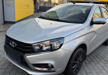 Lada Vesta 97.000 km 4.999 &euro; Berlin 13055
