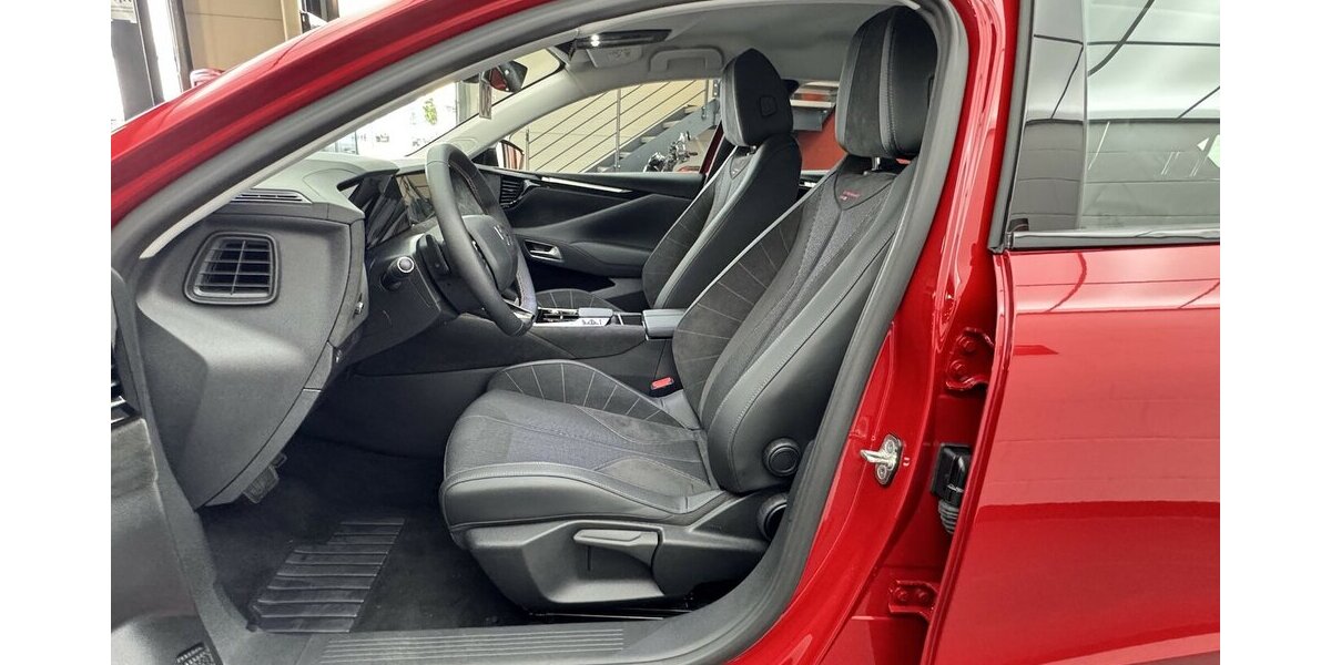 DS Automobiles DS4 130 EAT 8 Performance Line Alcantara 18.162 km 20.320 &euro; Lich 35423