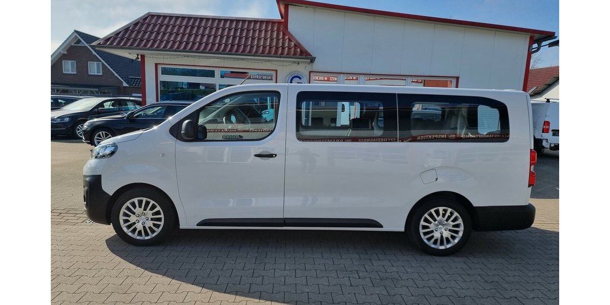 Opel Zafira Life Edition M Vivaro 9-Sitzer Automatik 84.300 km 28.500 &euro; Garrel 49681