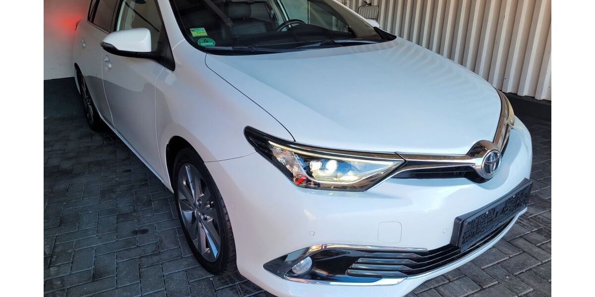 Toyota Auris 154.523 km 9.900 &euro; Berlin 12277