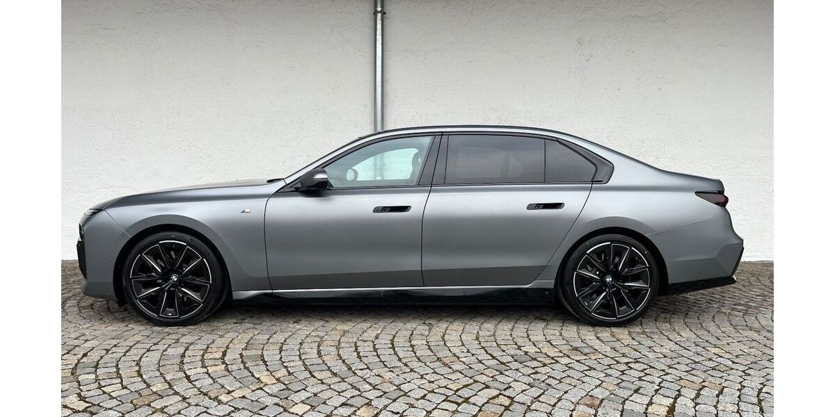 BMW i7 8.961 km 97.800 &euro; München 81245