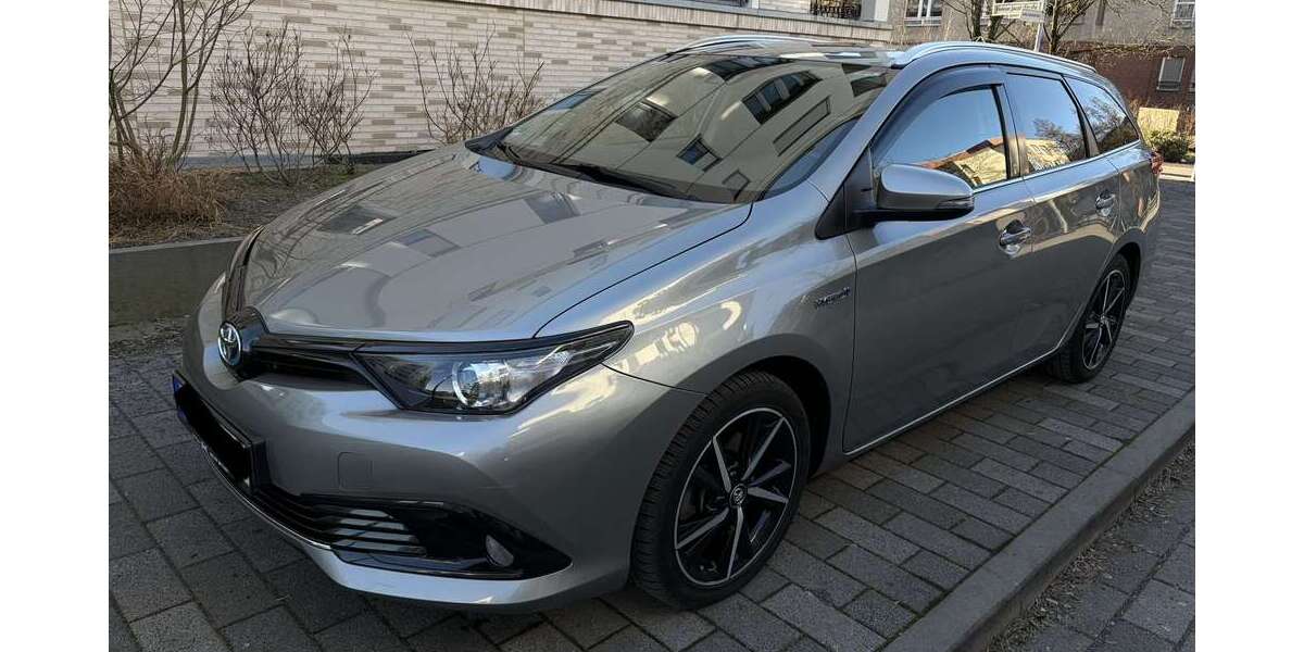 Toyota Auris 46.967 km 16.990 &euro; Berlin 12247