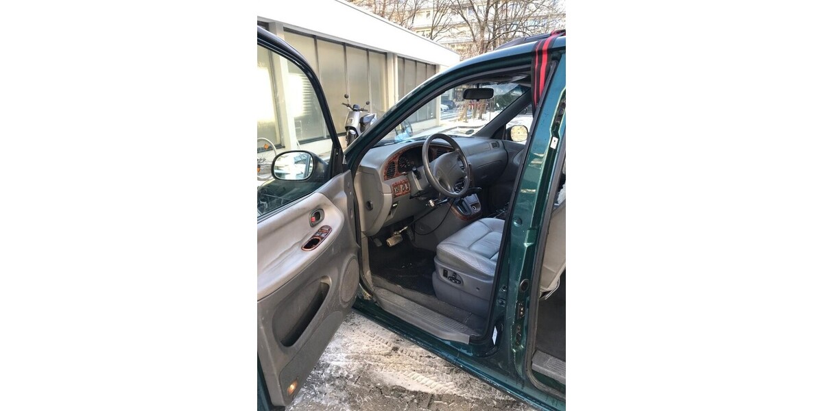 Kia Carnival II 58.000 km 6.500 &euro; München 80313