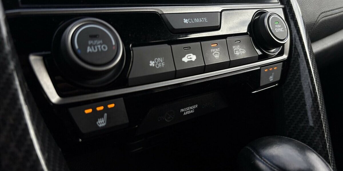 Honda Civic 5-trg.1.0 Elegance KAMERA/NAVI/DAB/AHK/SHZ 128.718 km 13.900 &euro; Villingen-Schwenningen 78054