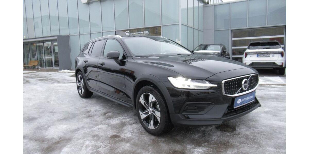Volvo V60 Cross Country 24.701 km 44.791 &euro; Rostock 18057